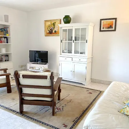 Appartamento De 2 Chambres Avec Terrasse Amenagee Et Wifi A Raphael A 1 Km De La Plage