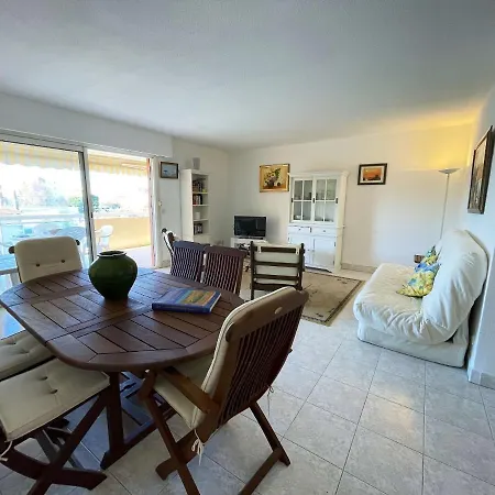 De 2 Chambres Avec Terrasse Amenagee Et Wifi A Raphael A 1 Km De La Plage *