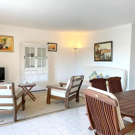 Apartment De 2 Chambres Avec Terrasse Amenagee Et Wifi A Raphael A 1 Km De La Plage *