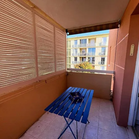 De 2 Chambres Avec Terrasse Amenagee Et Wifi A Raphael A 1 Km De La Plage Apartment *