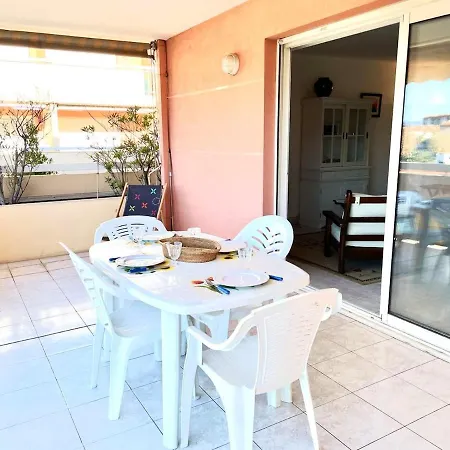 De 2 Chambres Avec Terrasse Amenagee Et Wifi A Raphael A 1 Km De La Plage *